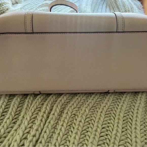 Tory Burch purse. - Picture 4 of 12